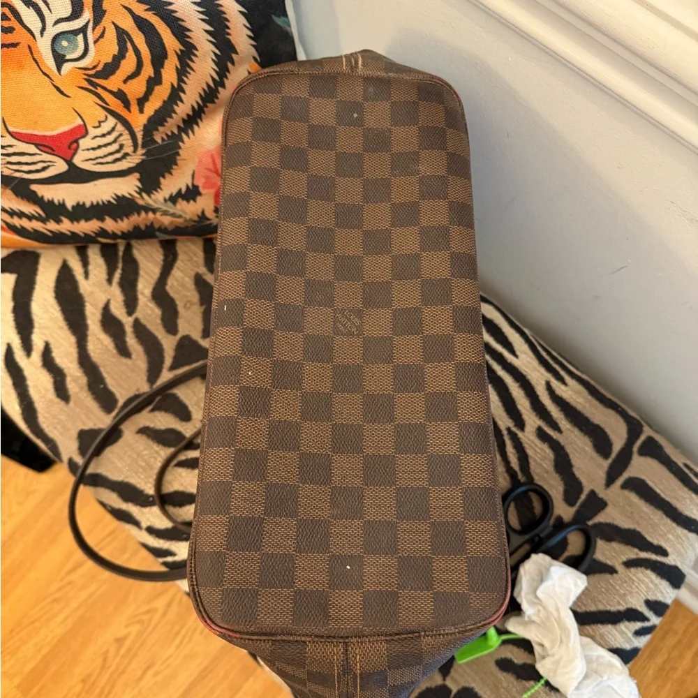 Louis Vuitton Nerverfull Damier Ebene Tote w cherry interior - Picture 4 of 11